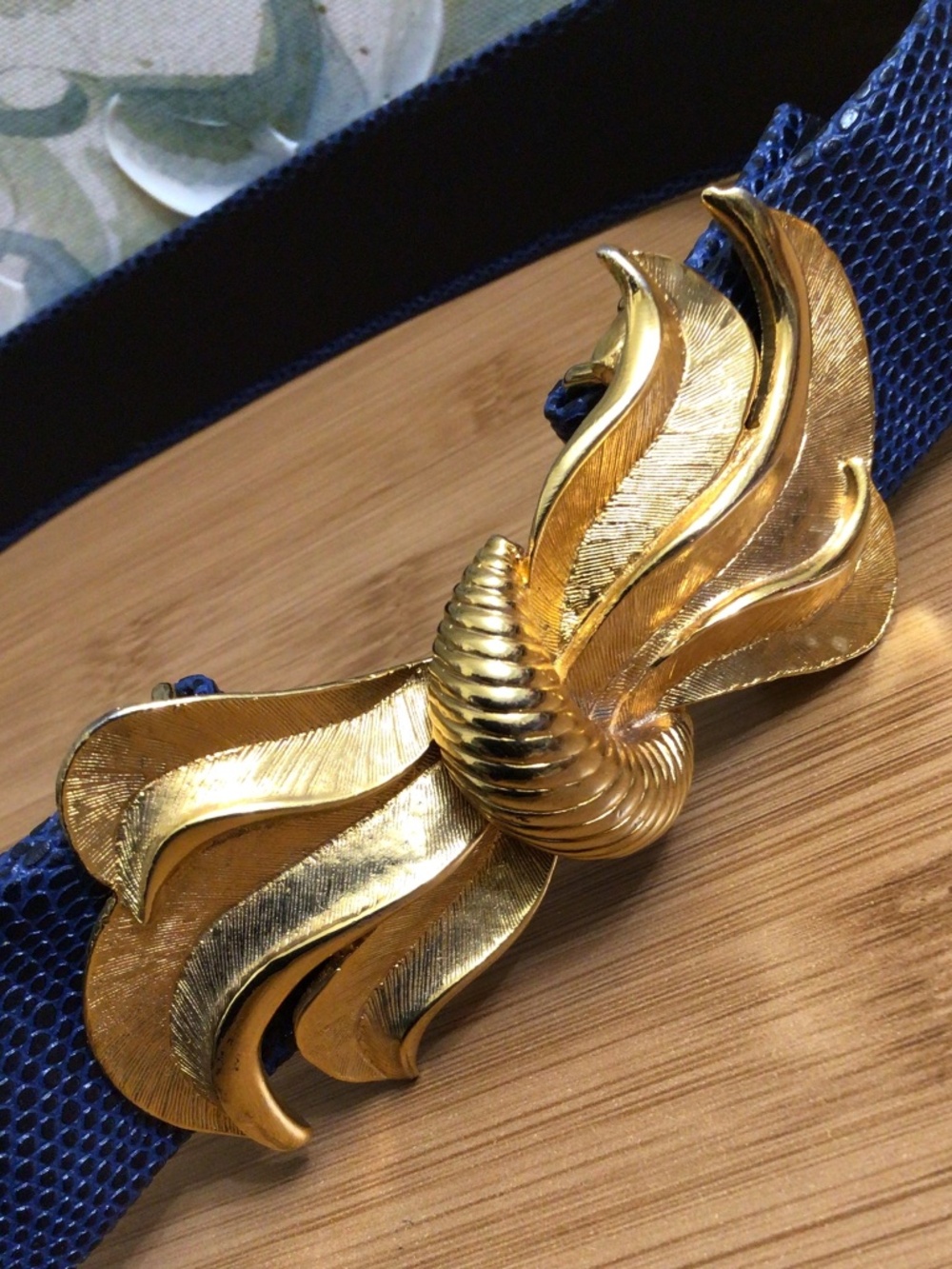 1987 Mimi di N (Mimi di Niscemi) Statement Belt Gold-tone Brushed Leaf Motif